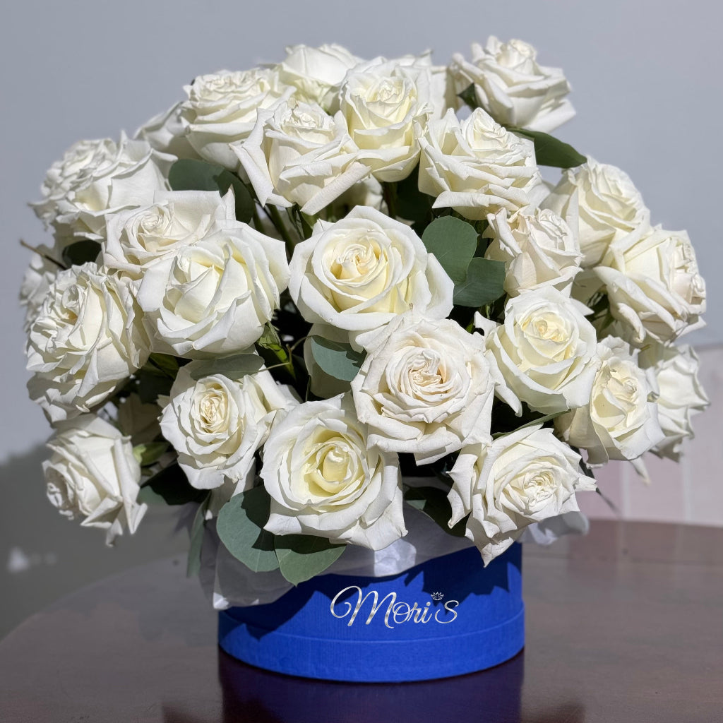 Snow Petals 50 Roses